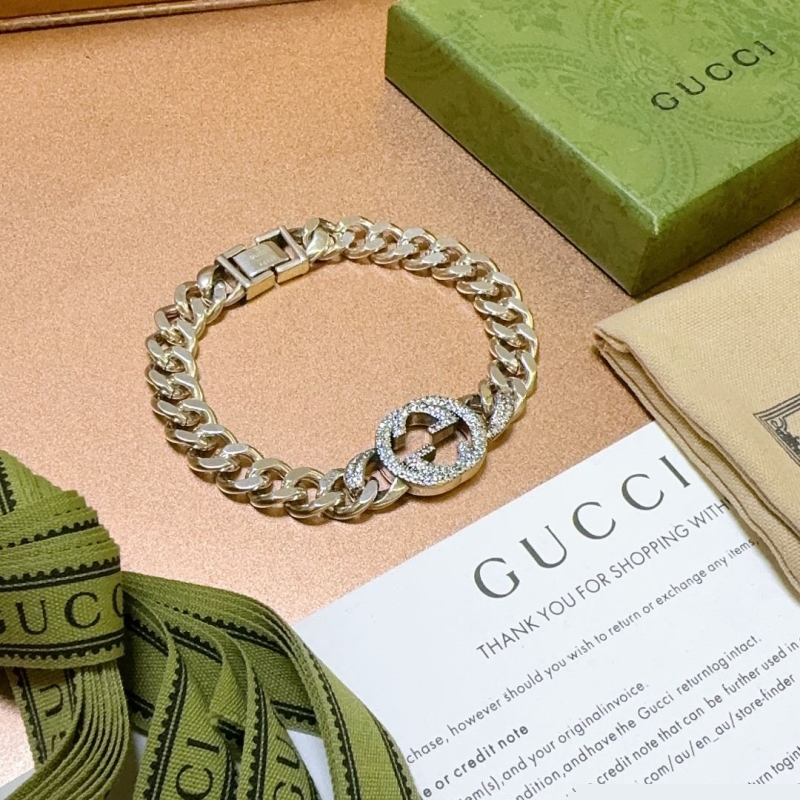 G*u*i bracelets